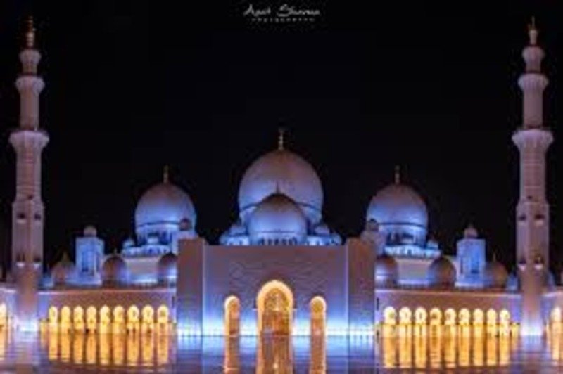 Sheikh Zayed Grand Mosque in Abu Dhabi during guided tour